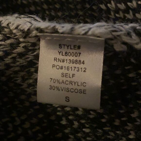 ✨ Peach Black & Grey Checkered Heavy Knit Cardigan✨ - Picture 6 of 6